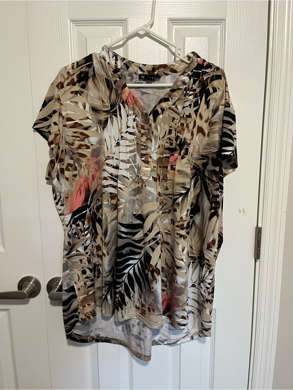 Tropical Leaf Print Short Sleeve Tunic in Beige and Black